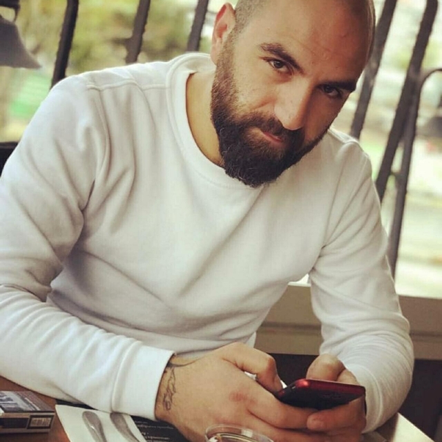 Bariyerlere çarpan motosikletin sürücüsü öldü