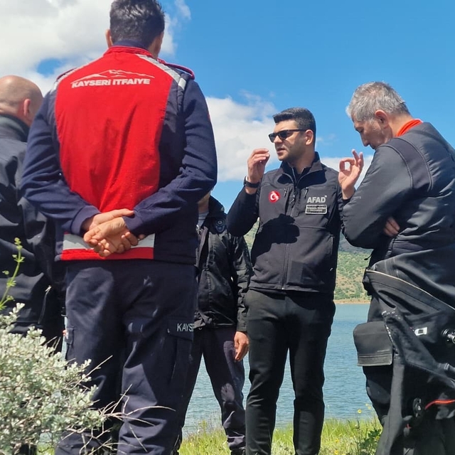 Kaymakam Öztoprak: "Arama faaliyetleri 51 personel, 13 dalgıç ve 6 bot ile...