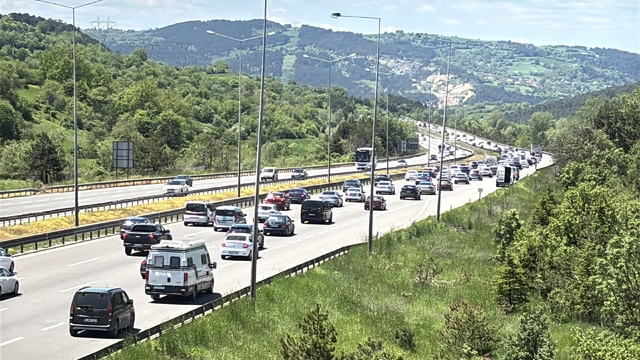 Bolu geçişinde trafik durma noktasına geldi