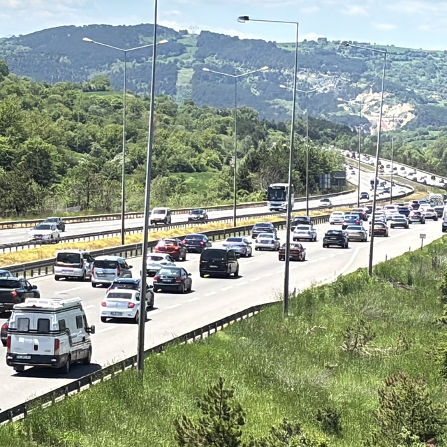 Bolu geçişinde trafik durma noktasına geldi
