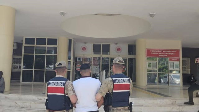 Hırsızlık suçundan aranan şahıs yakalandı