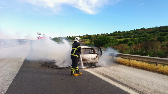 Gaziantep'te seyir halindeki otomobil yandı