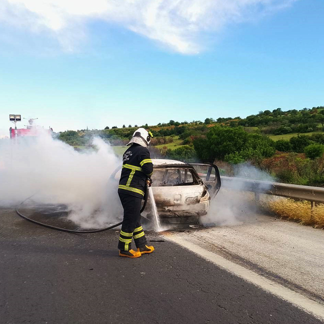 Gaziantep'te seyir halindeki otomobil yandı