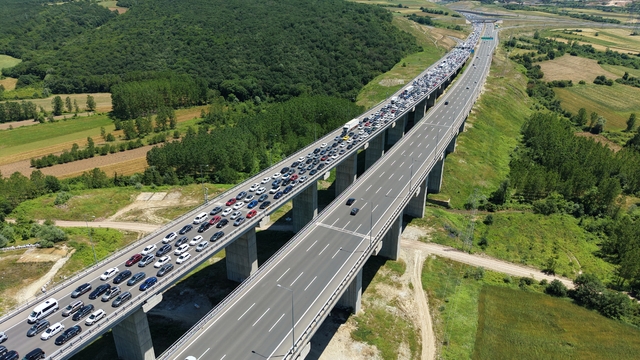 Kuzey Marmara Otoyolu'nun Kocaeli geçişinde bayram trafiği