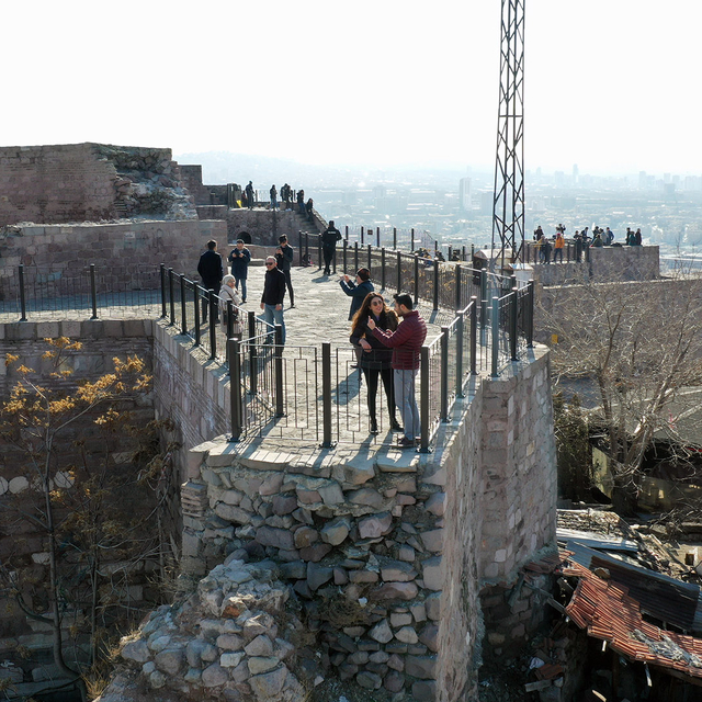 Ankara Kalesi'nde ziyaretçi konforunu ve güvenliğini artırmak için düzenlem...