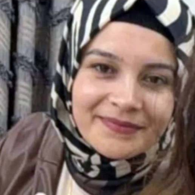 İki otomobilin çarpıştığı kazada ölen anne ile 3 çocuğu toprağa verildi