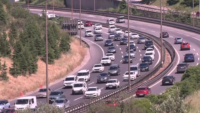 Kocaeli TEM Otoyolu'nda kilometrelerce araç kuyruğu oluştu