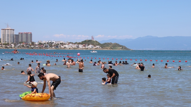 Adana'da bayramın son gününde Yumurtalık sahili doldu taştı
