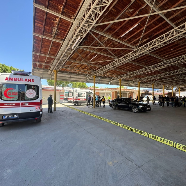 Aydın'da park halindeki otomobile silahlı saldırıda 1 kişi öldü, 1 kişi yar...