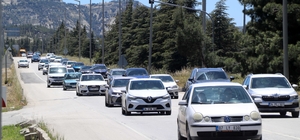 Burdur-Ankara yolunda 'tatil dönüşü' trafiği