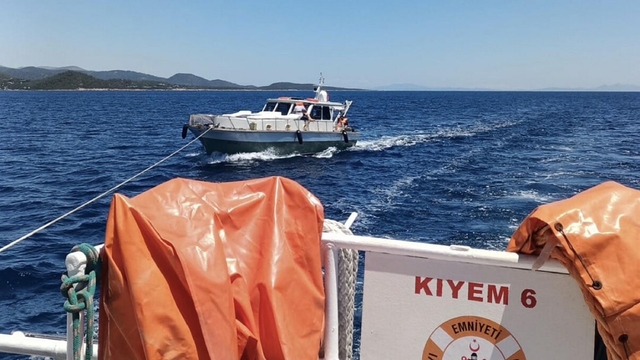 Bodrum'da sürüklenen tekne kurtarıldı