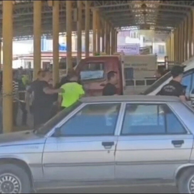 Otomobile silahlı saldırı: 1 ölü, 1 ağır yaralı