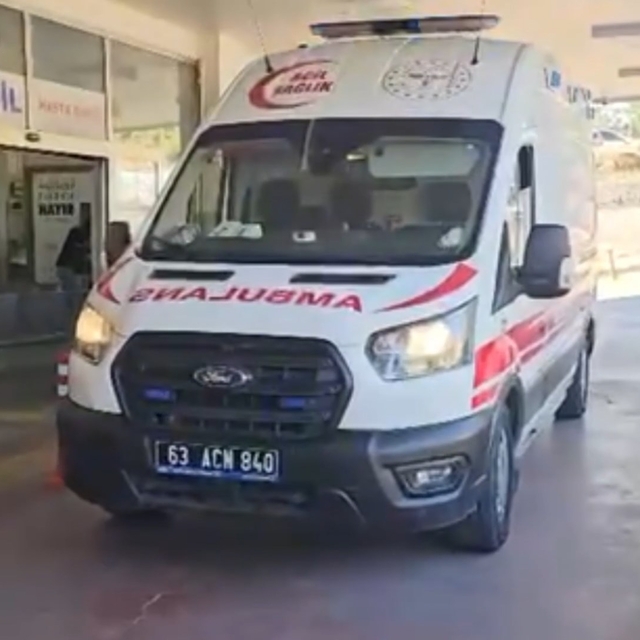 Bahçesinde gördüğü yılanı vurmak isterken av tüfeği ile 5 kişiyi yaraladı
