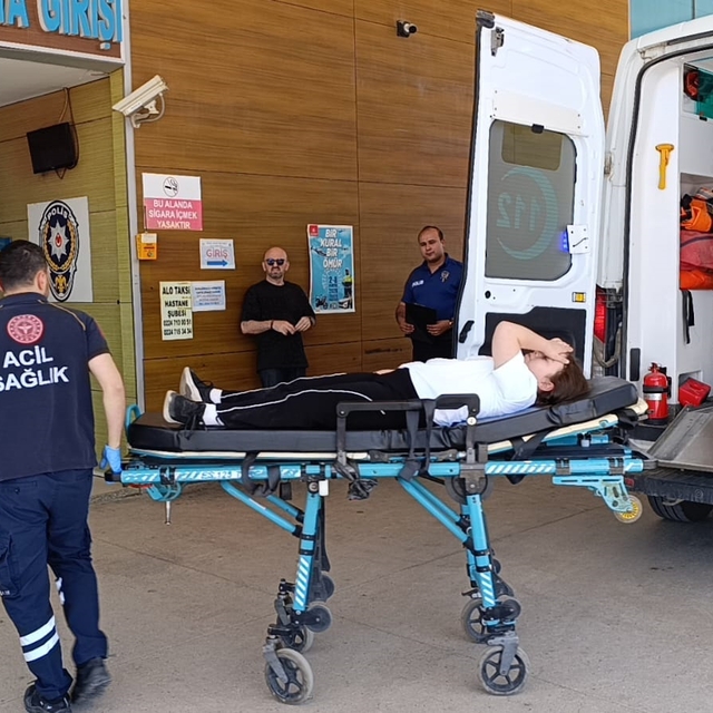 Bursa'da triportör devrildi; 1'i çocuk 3 yaralı