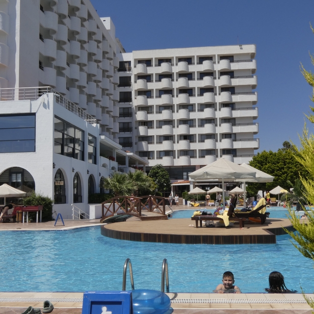 Bayramın dördüncü gününde turistik oteller doldu taştı
Ayvalık'ta bayram yo...