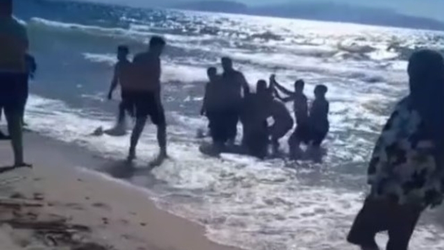 Kuşadası'nda iki kişi boğulma tehlikesi geçirdi