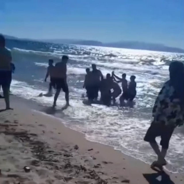 Kuşadası'nda iki kişi boğulma tehlikesi geçirdi
