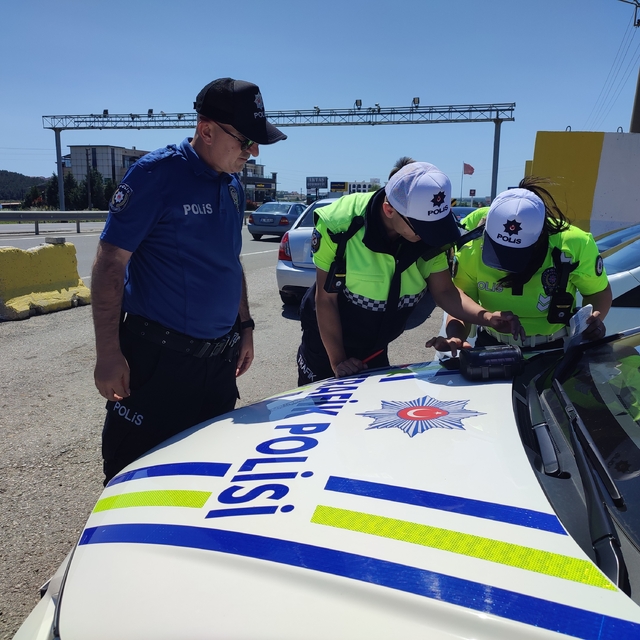 Keşan polisi şehir girişinde trafik uygulaması yaptı