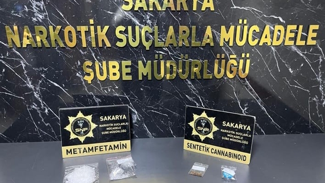 Uyuşturucu sevkiyatı otoyol gişesinde engellendi: 2 tutuklama