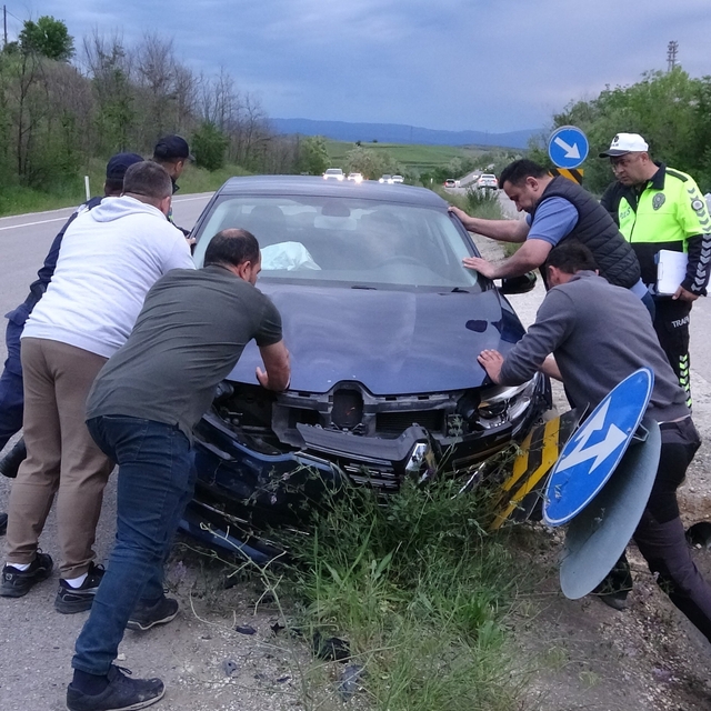 Kastamonu'da üç araç çarpıştı: 5 yaralı