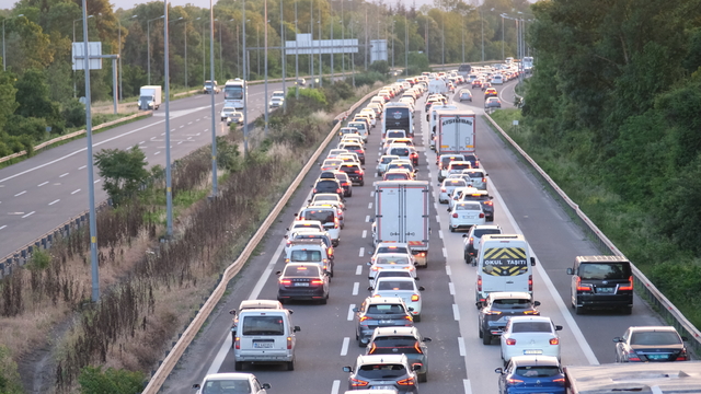 Anadolu Otoyolu Düzce geçişinde trafik durma noktasında