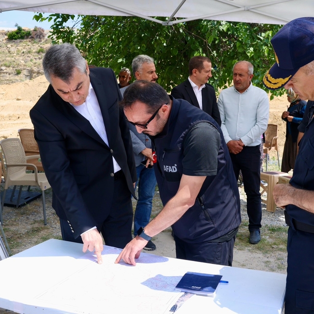 Tarsus'ta 4 gündür kayıp olan zihinsel engelli şahıs için dron destekli çal...