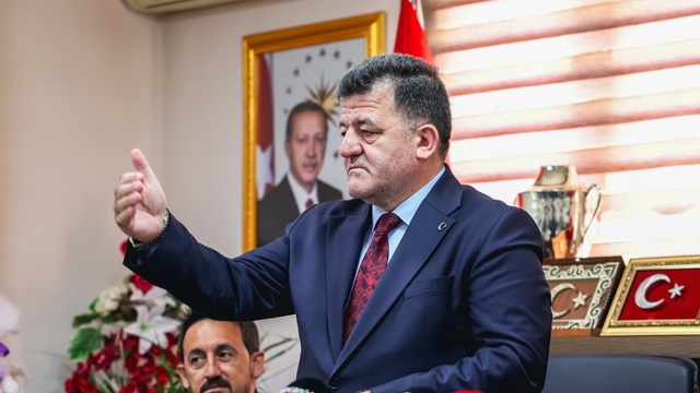 Kulüpte imza yok, sosyal medyada milyonlar konuşuluyor
5 milyon dolar, 10 milyon dolar: Başkan Güneş iddiaları yalanladı