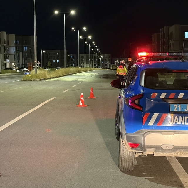 Diyarbakır'da halk otobüsü ile otomobil çarpıştı: 2 ölü, 5 yaralı