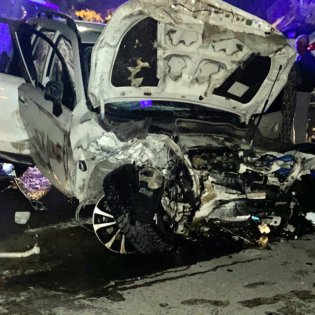 Burdur'da 4 aracın karıştığı zincirleme kaza: 3 ölü, 6 yaralı