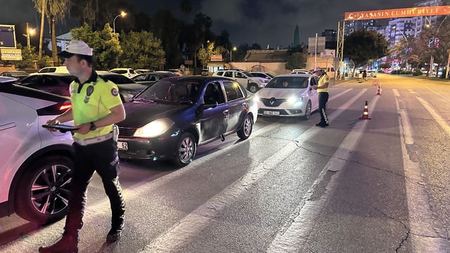 Adana'da trafik denetimi; 126 sürücüye ceza yazıldı