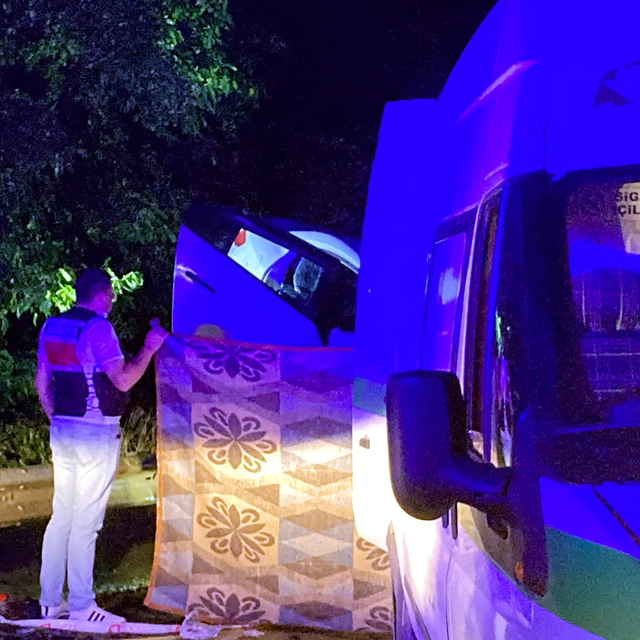 Burdur'da 4 aracın karıştığı zincirleme kaza: 4 ölü, 11 yaralı (2)
