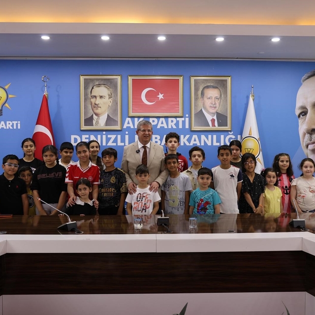 Çocuklar bayram coşkusunu AK Parti Denizli İl Başkanlığında yaşadı