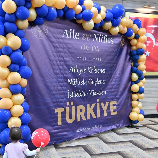 Manisa'da üç kuşak aynı sofrada buluştu