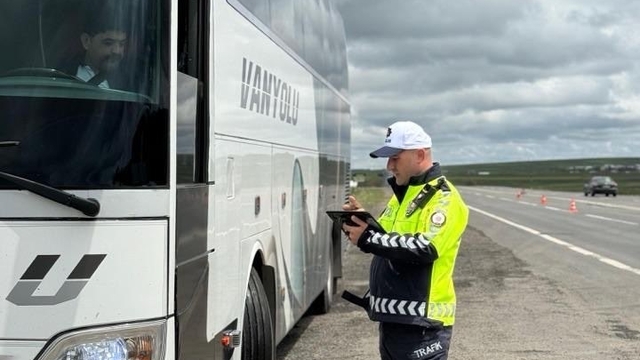 Kars'ta trafik denetimleri sürüyor