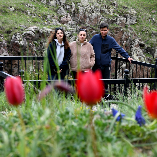 Sarıkamış'ta Ekoturizm Alanı rengarenk çiçeklere büründü