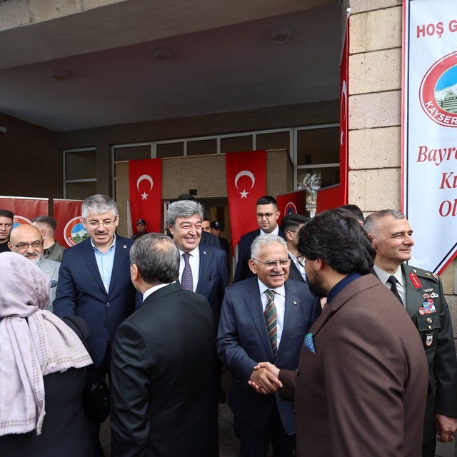 Başkan Büyükkılıç, bayram sevincini Kayserililerle yaşadı