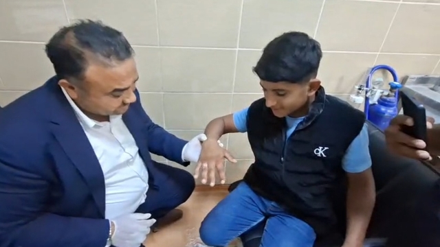 Parmağına yüzük sıkışan vatandaşın yardımına itfaiye amiri koştu