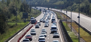 Bayram tatilinin bitmesiyle Bolu geçişinde trafik durma noktasına geldi