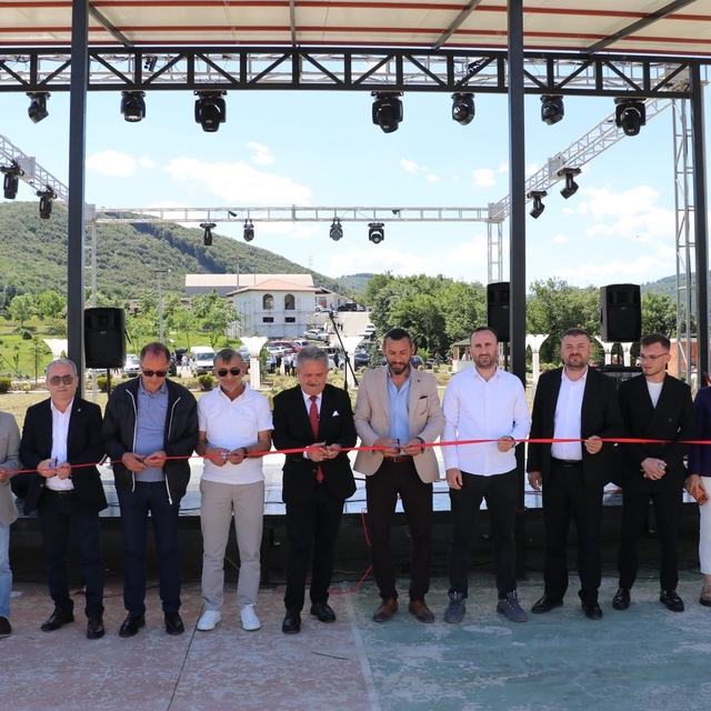 Gençlerin mutluluklarına ortak olacak