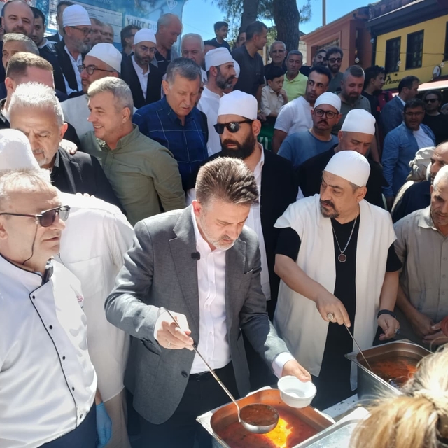 Asırlık köfteli çorba geleneği bu yıl da devam etti
Bursa Büyükşehir Başkan...