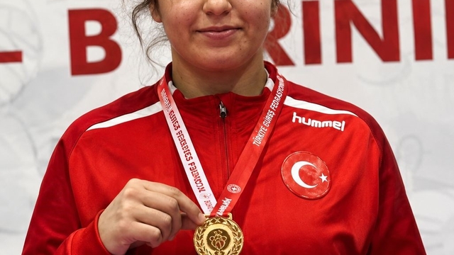 Sivas'ın "Altın Kızı" Türkiye şampiyonu oldu