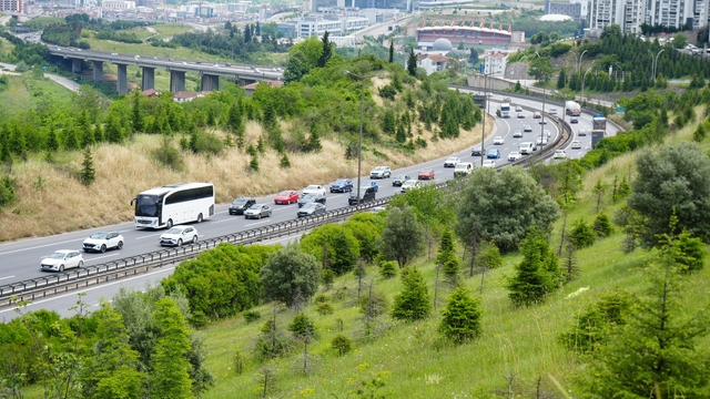 Kocaeli geçişinde Anadolu'dan Avrupa'ya bayram dönüş trafiği akıcı ilerliyor