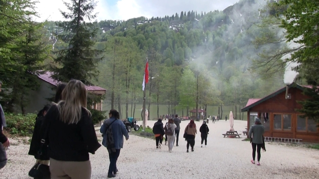 Karagöl, bayramda yerli ve yabancı turistleri ağırladı