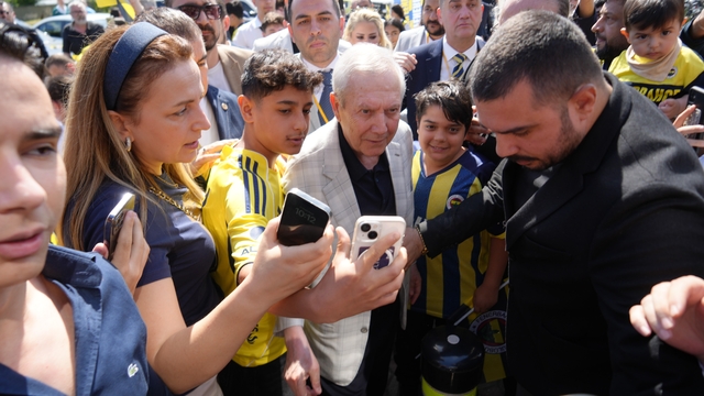 Aziz Yıldırım: "İki santrforla prensipte anlaştık"
Fenerbahçe Kulübü Başkan Adayı Aziz Yıldırım: "Şampiyonlar Ligi müziğini özledik"
Aziz Yıldırım Kocaeli'de Fenerbahçelilerle buluştu