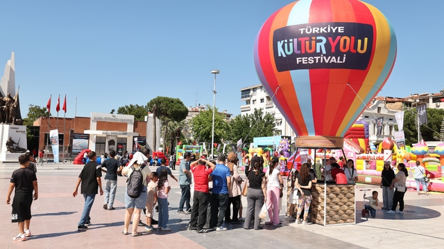 Kültür Yolu Festivali coşkusu Manisa'ya damga vurdu