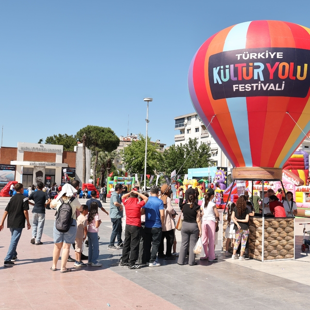 Kültür Yolu Festivali coşkusu Manisa'ya damga vurdu