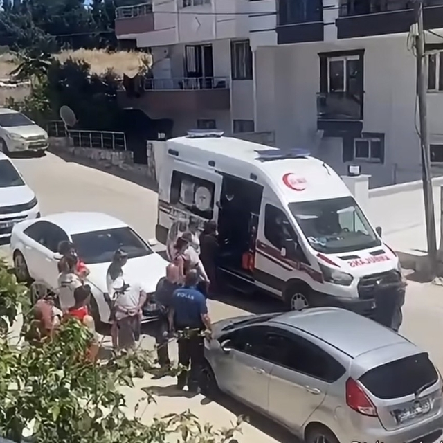 Didim'de damat, üç kişiyi bıçaklayıp kaçtı
