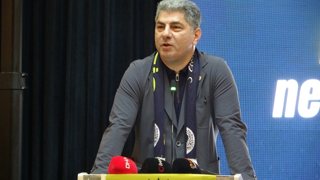 Hakan Safi: "2 yerli, 3 dünya yıldızı yabancı oyuncu getireceğiz"
Fenerbahçe Başkan Adayı Hakan Safi:
"1 milyon metrekarelik alanı kulübümüze kazandıracağız"
"Eski değerlerimize sahip çıkacağız"