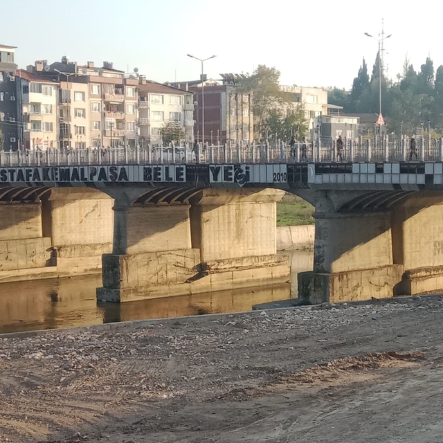 Köprüdeki dökülmüş yazı Mustafakemalpaşa'da bakımsızlığın sembolü oldu
Must...