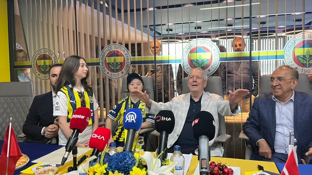 Aziz Yıldırım'dan Sakarya Fenerbahçeliler Derneği'ne ziyaret